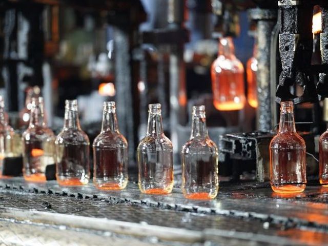 Технологии производства стеклоизделий: как Сибстекло увеличило выпуск на 4%
