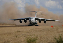 Ил-76МД-90А впервые выполнил посадку и взлет с грунта