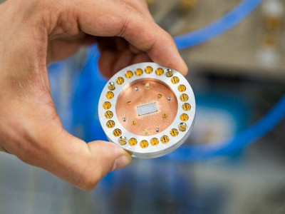 Российские учёные создали самый производительный 8-кубитный квантовый процессор